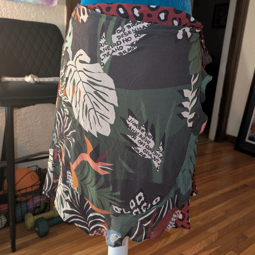 FARM Rio Red and Green Wrap Mini Skirt - Picture 4 of 6